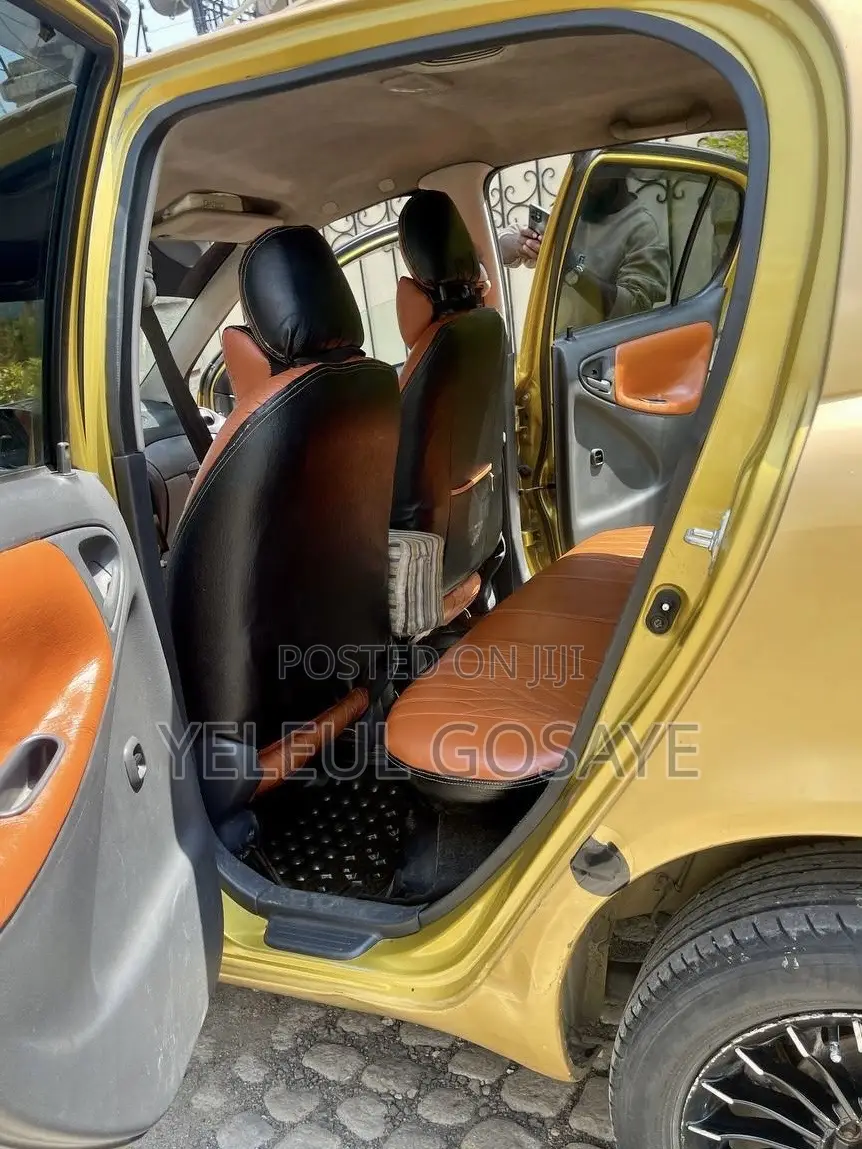 Toyota Vitz 2001 Gold