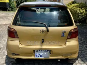 Toyota Vitz 2001 Gold