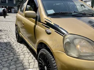 Toyota Vitz 2001 Gold
