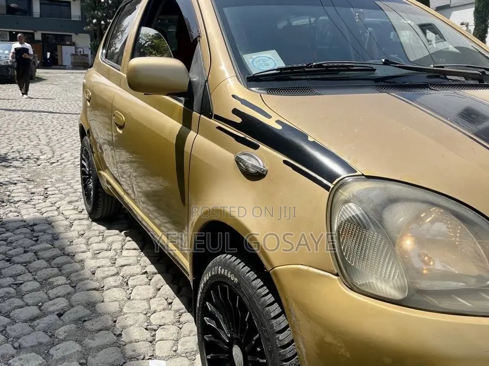 Toyota Vitz 2001 Gold