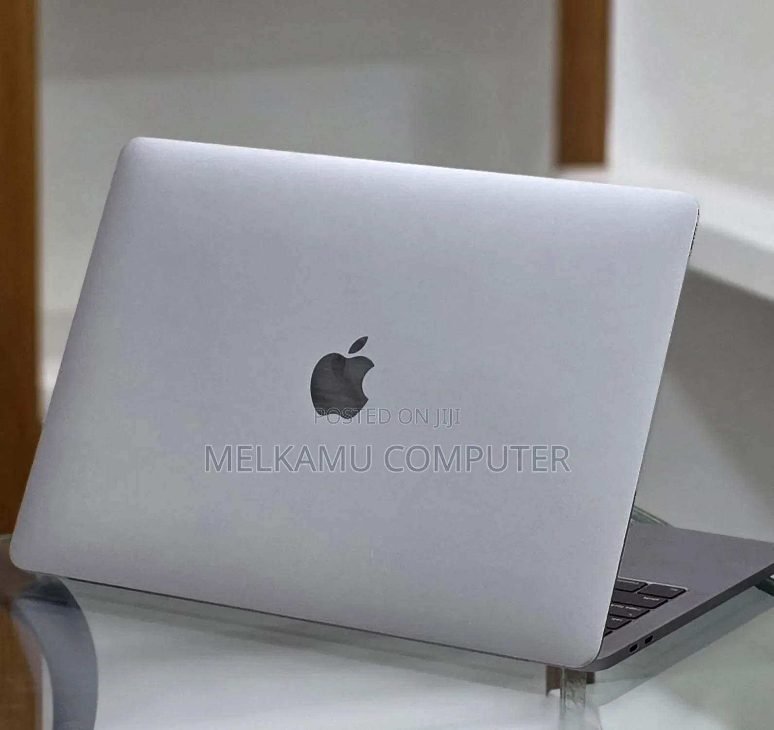 New Laptop Apple MacBook Pro 2019 16GB Intel Core i7 SSD 256GB