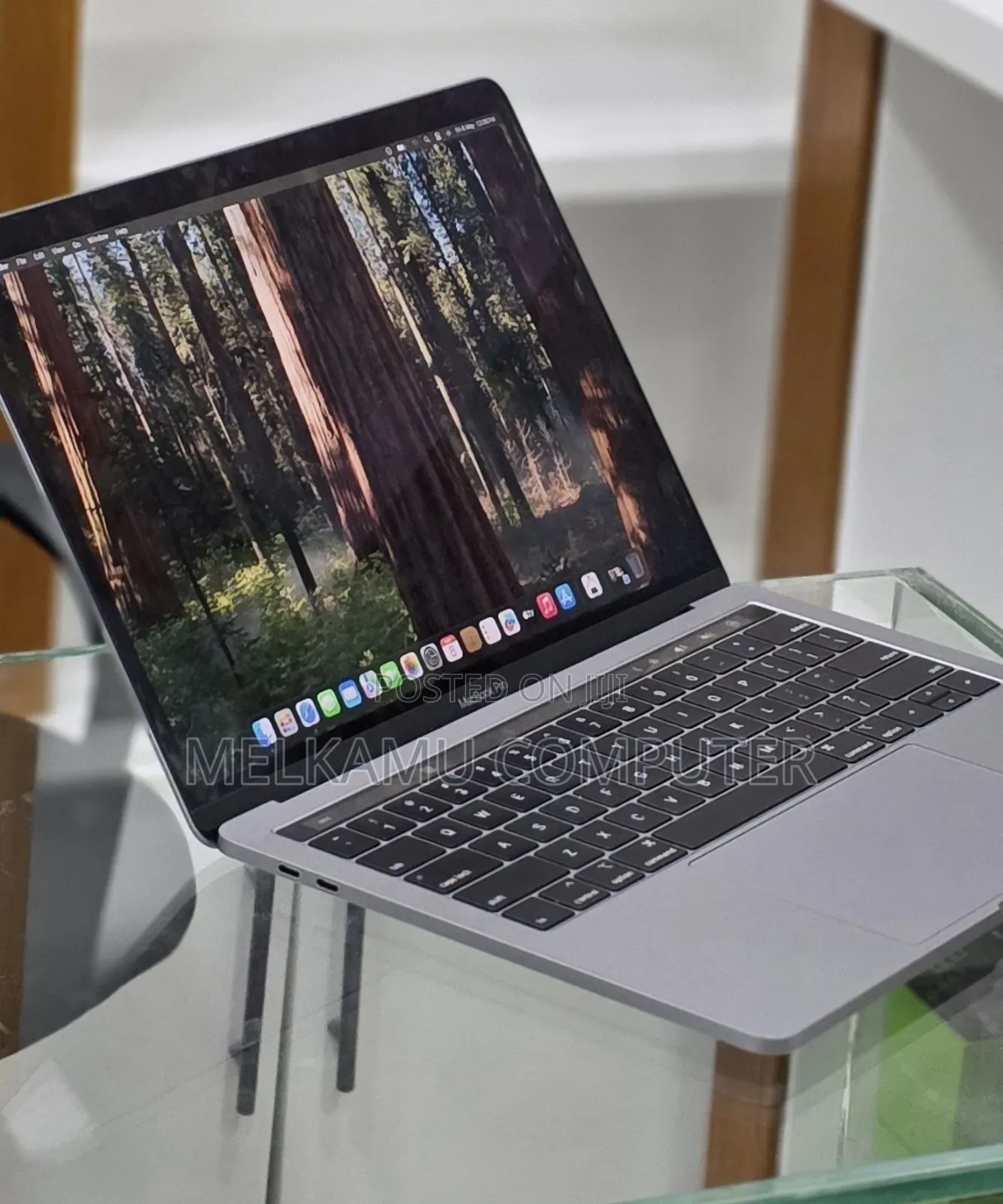 New Laptop Apple MacBook Pro 2019 16GB Intel Core i7 SSD 256GB