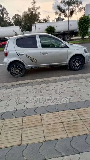 Toyota Vitz 2004 Gray