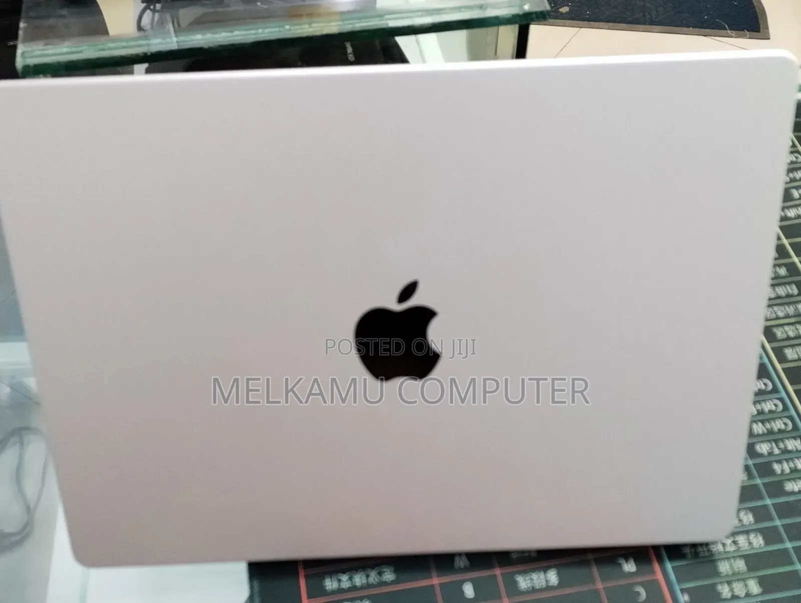 New Laptop Apple MacBook Pro 2025 M5 16GB Apple M5 SSD 512GB