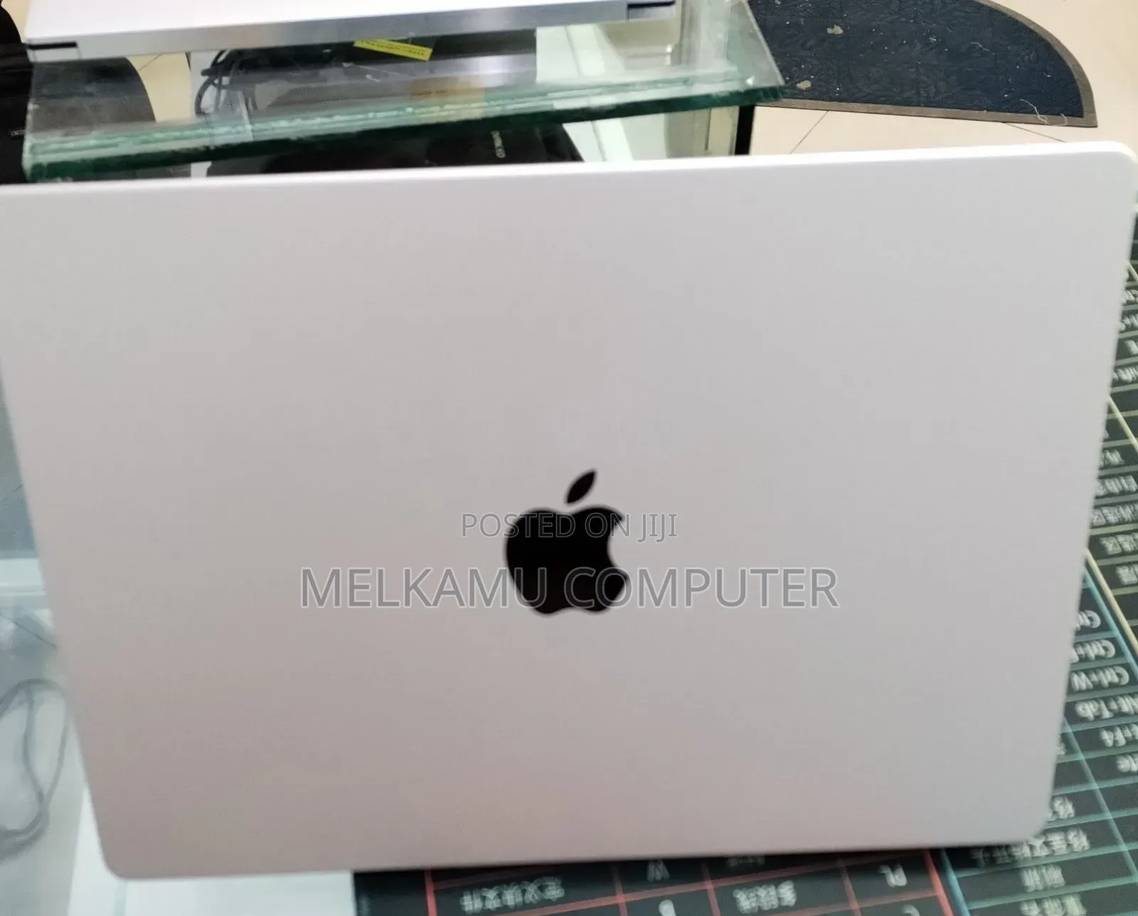 New Laptop Apple MacBook Pro 2025 M5 16GB Apple M5 SSD 512GB