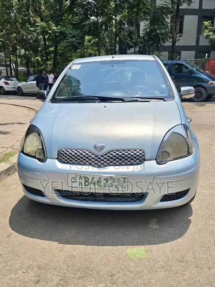 Toyota Vitz 2002 Blue
