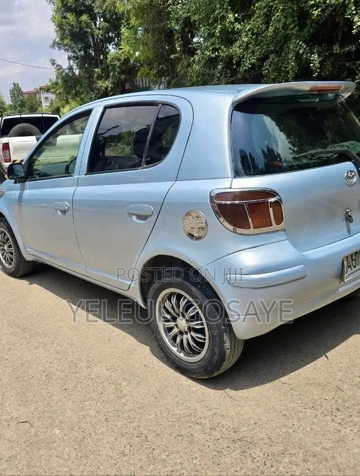 Toyota Vitz 2002 Blue
