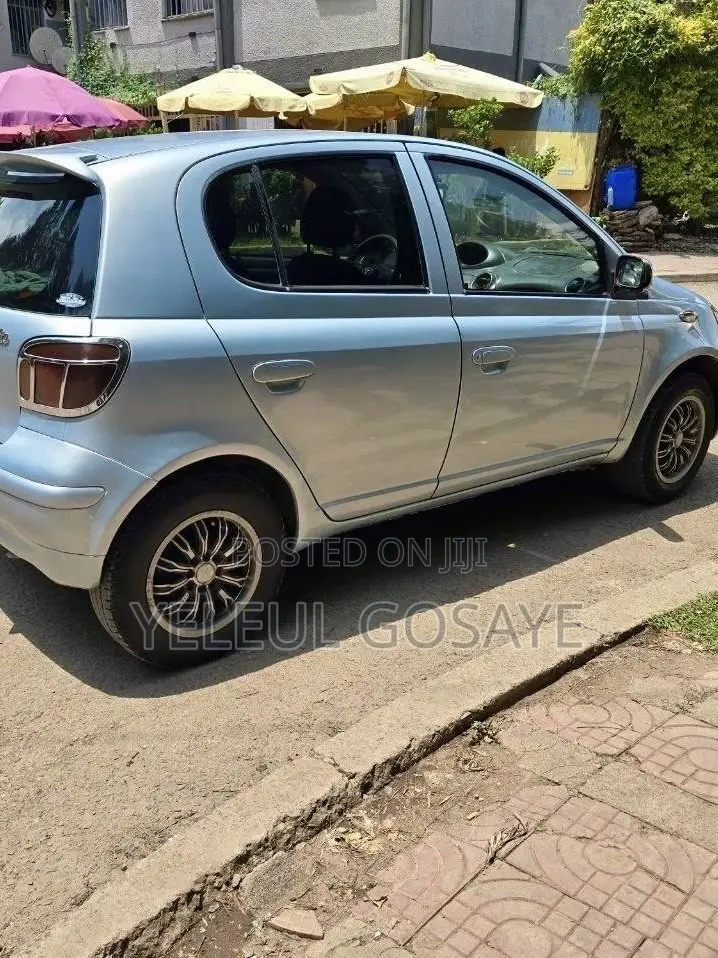 Toyota Vitz 2002 Blue