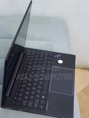 New Laptop HP Elite Dragonfly G3 16GB Intel Core i7 SSD 512GB