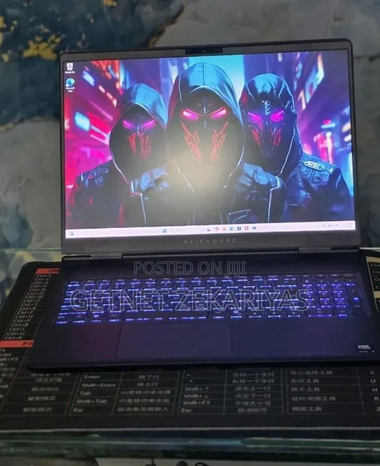 New Laptop Alienware M16 32GB Intel Core Ultra 9 SSD 1T