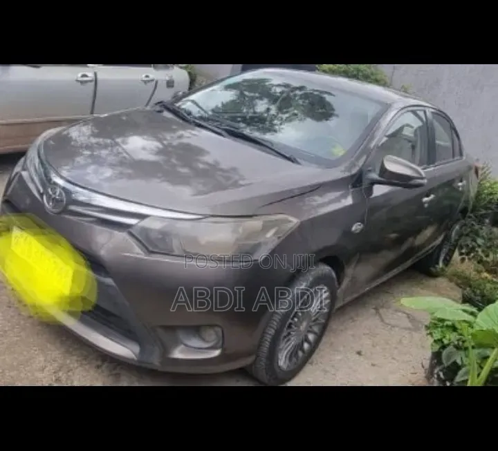 Toyota Yaris 2014 Brown