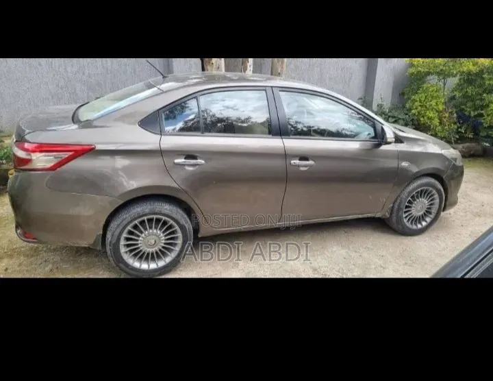 Toyota Yaris 2014 Brown