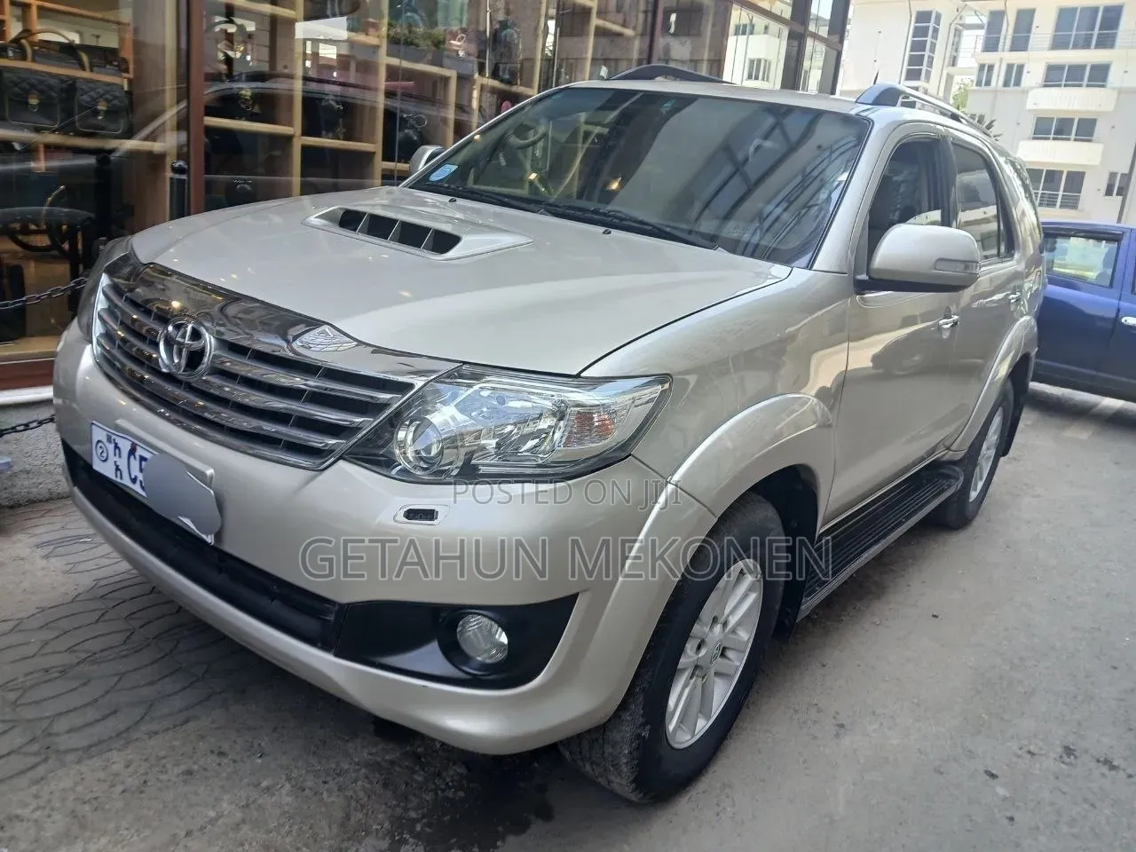 Toyota Fortuner 2011 Gold