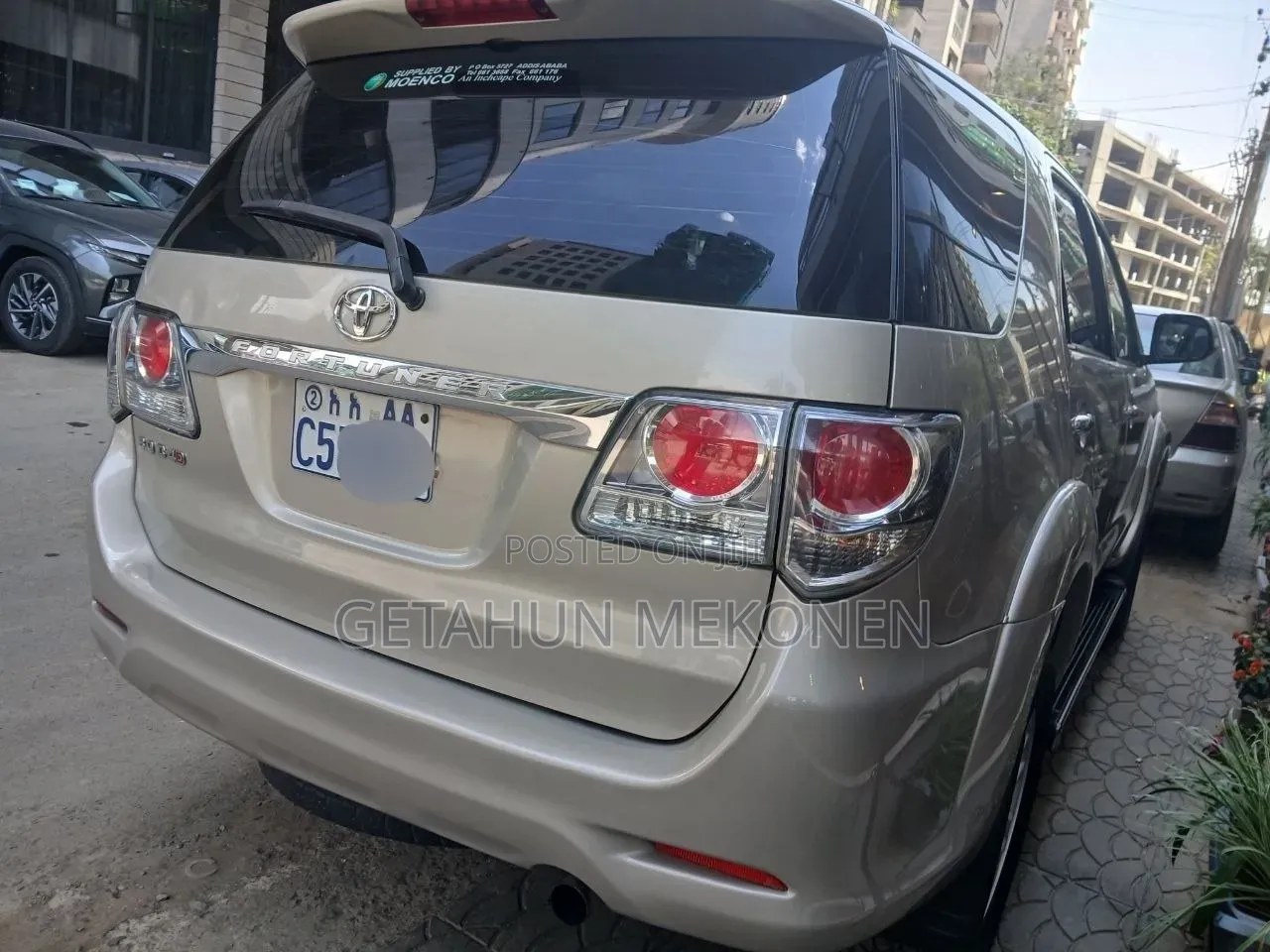 Toyota Fortuner 2011 Gold