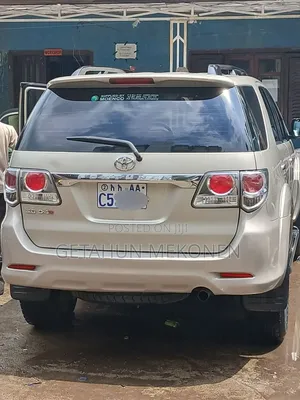 Toyota Fortuner 2011 Gold
