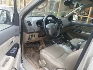 Toyota Fortuner 2011 Gold