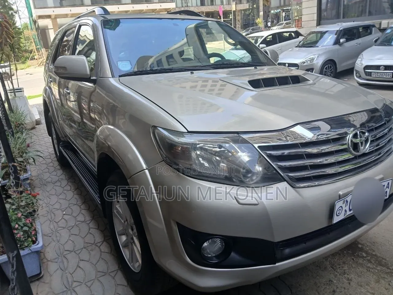 Toyota Fortuner 2011 Gold