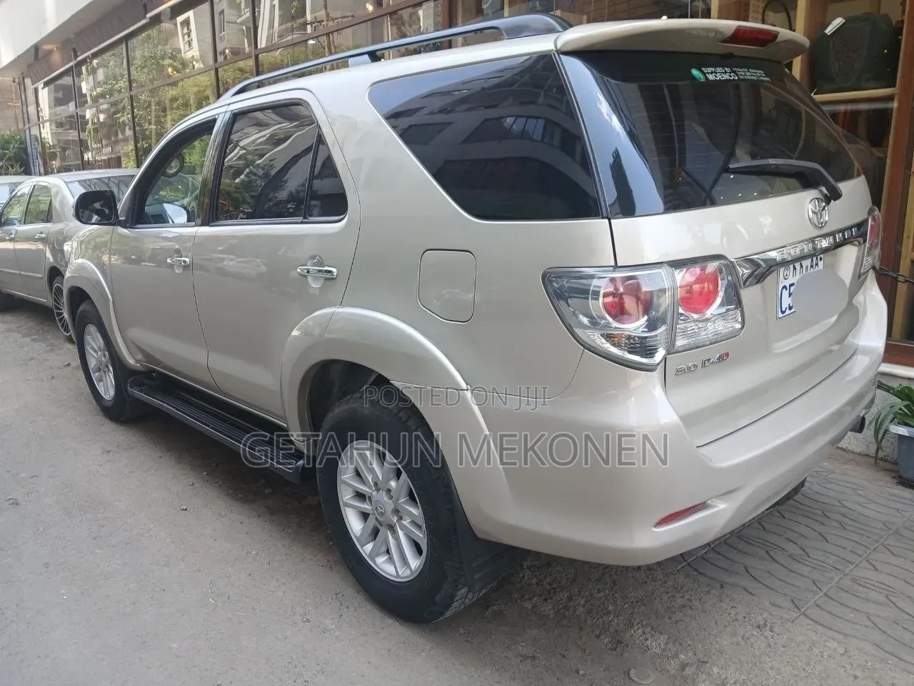Toyota Fortuner 2011 Gold