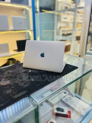New Laptop Apple MacBook Pro 2022 M2 8GB Apple M2 SSD 512GB