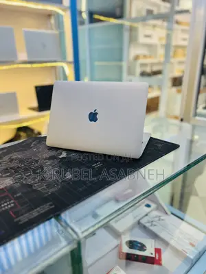 New Laptop Apple MacBook Pro 2022 M2 8GB Apple M2 SSD 512GB