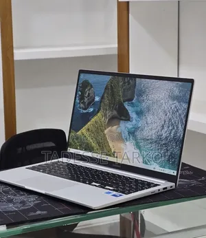 New Laptop Samsung Galaxy Book4 16GB Intel Core 7 SSD 512GB