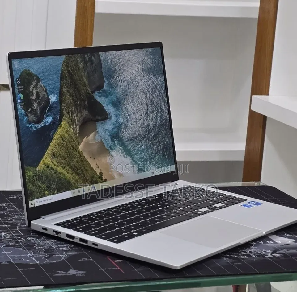 New Laptop Samsung Galaxy Book4 16GB Intel Core 7 SSD 512GB