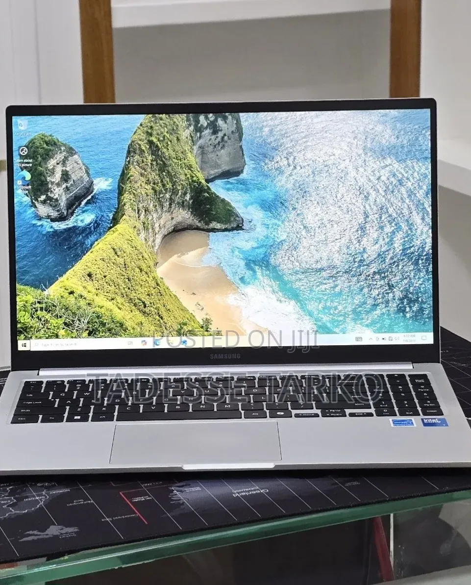 New Laptop Samsung Galaxy Book4 16GB Intel Core 7 SSD 512GB