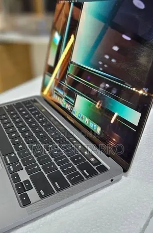 New Laptop Apple MacBook Pro 2022 M2 8GB Intel Core M2 SSD 256GB