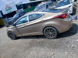 Hyundai Elantra 2015 Gold
