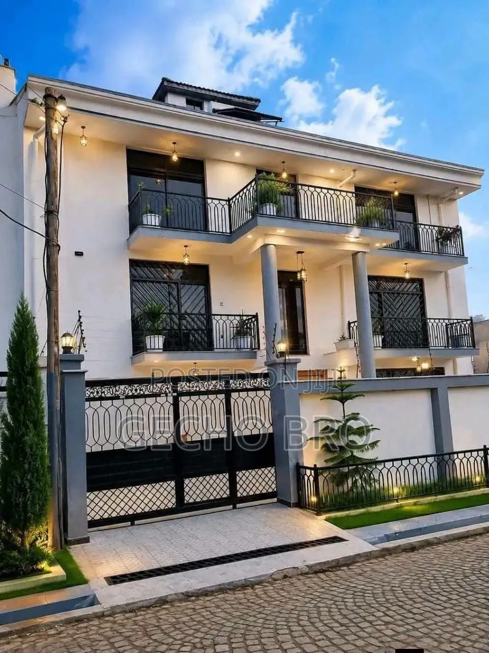 Furnished 8bdrm House in Bole for sale