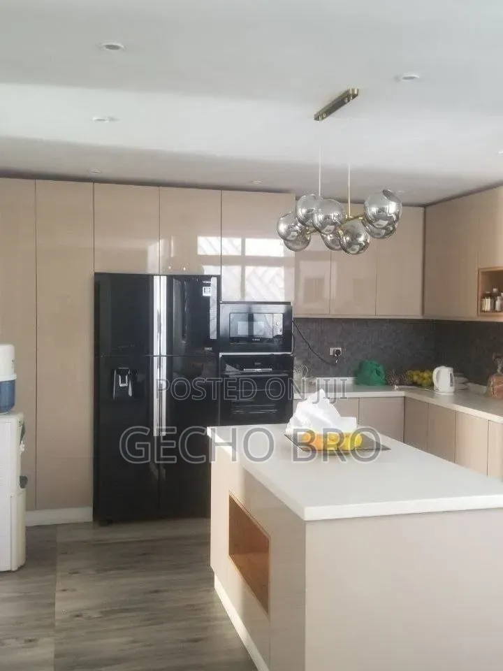 Furnished 8bdrm House in Bole for sale