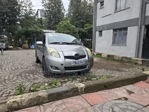 Toyota Yaris 2010 Gray