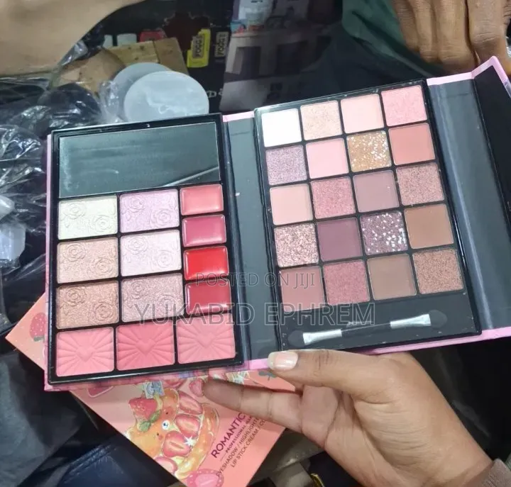Eye Shadow Palate All in One