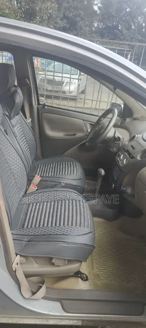 Toyota Platz 1.0 FWD 2005 Silver