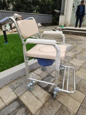 ባለ ፖፖ ለመታጠብ የሚሆን ዊልቸር
