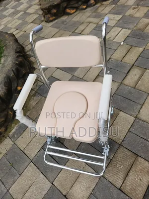 Toilet Chairs Come With 4 Wheels That Allow You to Change Your ባለ ፖፖ