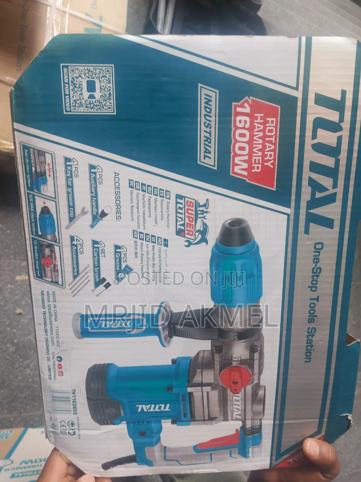 Total 1600 W Rotary Hammer