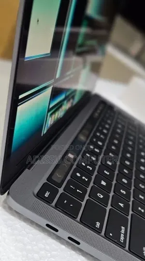 New Laptop Apple MacBook Pro 2019 8GB Intel Core M2 SSD 256GB