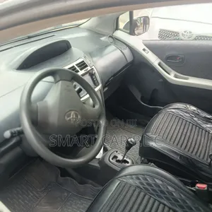 Toyota Yaris 2010 Silver