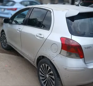 Toyota Yaris 2010 Silver
