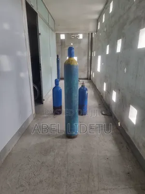 Complete Oxygen Cylinder With Essential Breathing Accessories