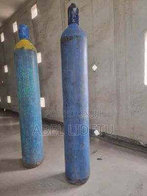 Oxygen Cylinder With Complete Breathing Accessories for Immediate Use