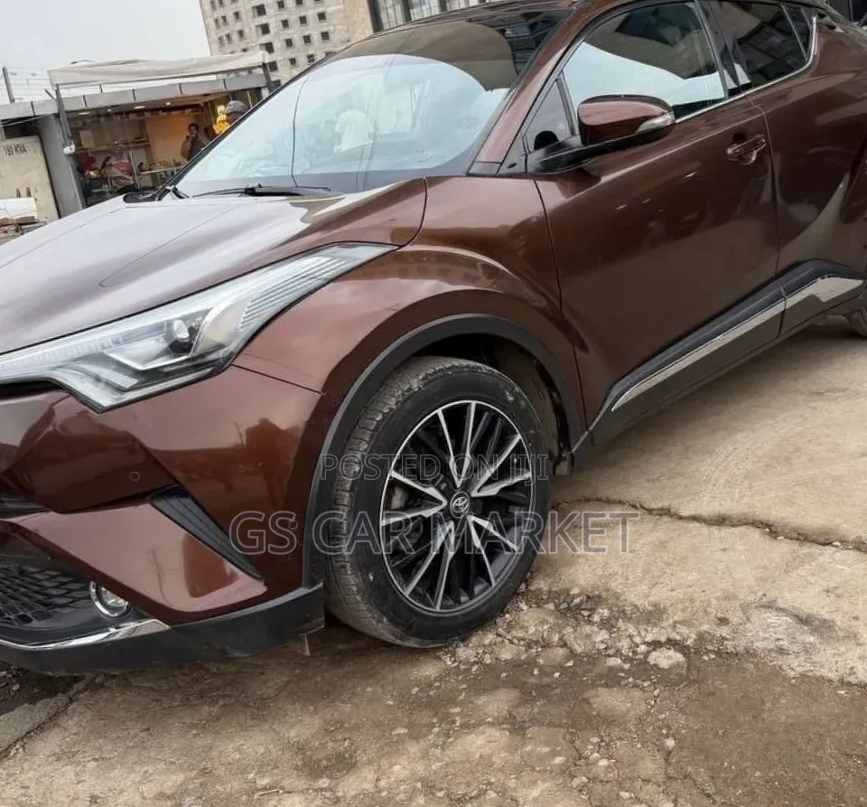Toyota C-HR 2017 Maroon