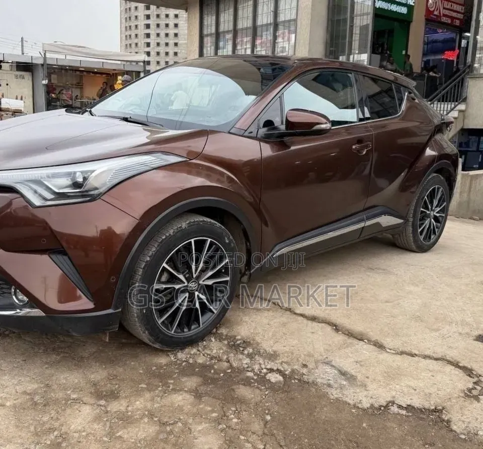 Toyota C-HR 2017 Maroon