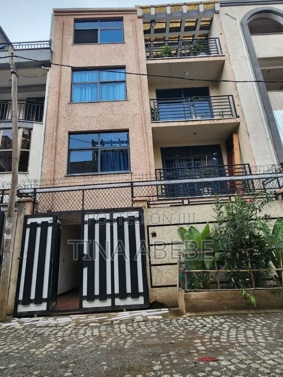 5bdrm House in Akaky Kaliti for sale