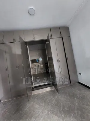 5bdrm House in Akaky Kaliti for sale