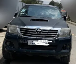 Toyota Hilux 2013 Black