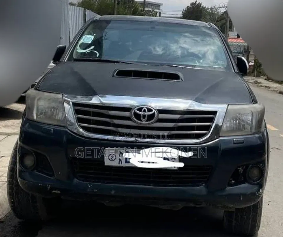 Toyota Hilux 2013 Black