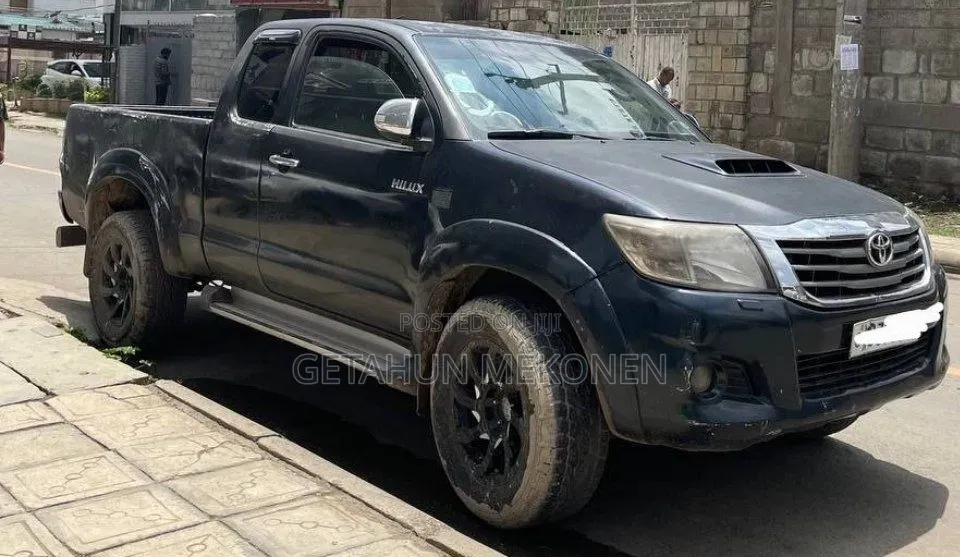 Toyota Hilux 2013 Black