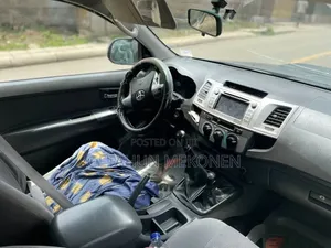 Toyota Hilux 2013 Black